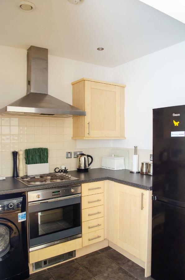 Serviced Apartment In Liverpool City Centre - Free Parking - Balcony - By Happy Days Exterior photo