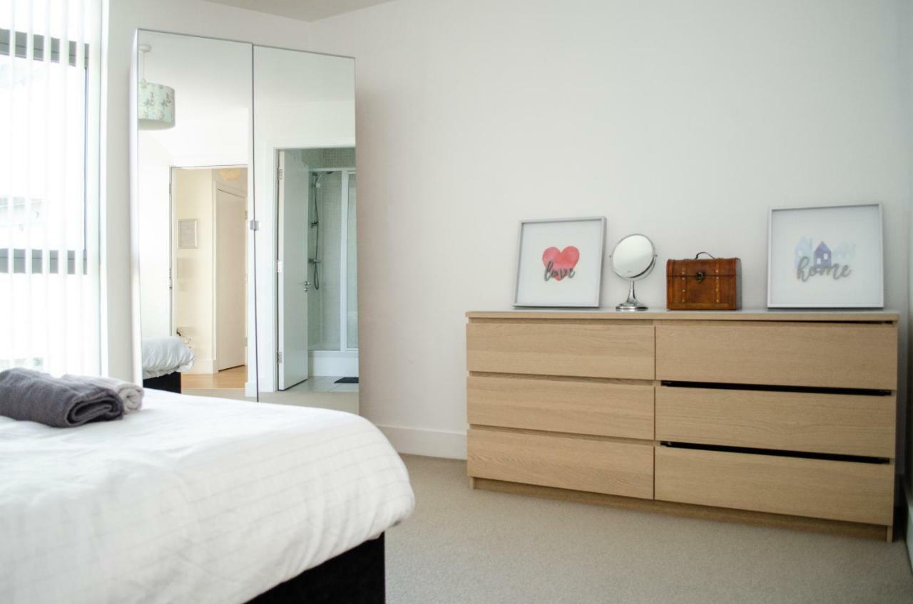 Serviced Apartment In Liverpool City Centre - Free Parking - Balcony - By Happy Days Exterior photo